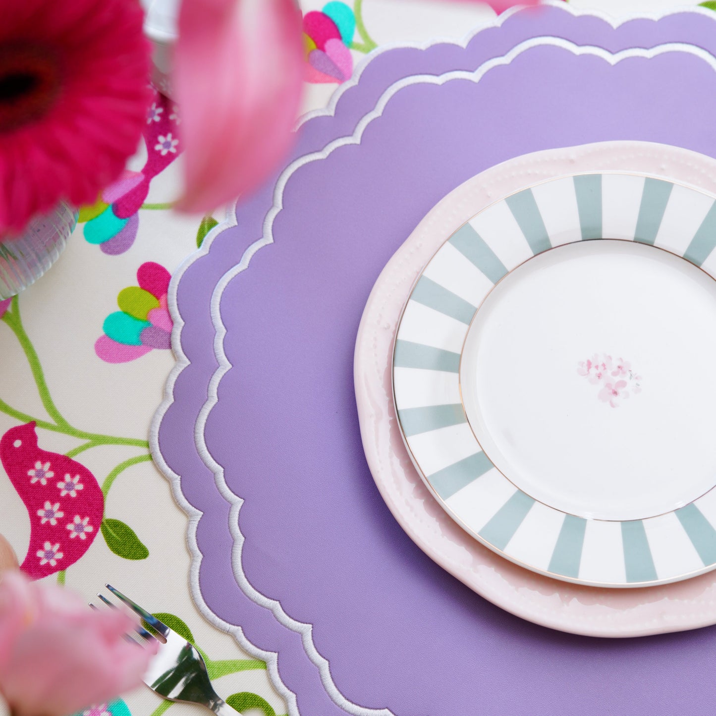 Scarlett White Purple Luxury Vegan Leather Placemat – Exquisitely handcrafted, combining premium eco-friendly faux leather with refined embroidery and stain-resistant surfaces. Ideal for upscale table settings. Exclusively from PNR Decor.