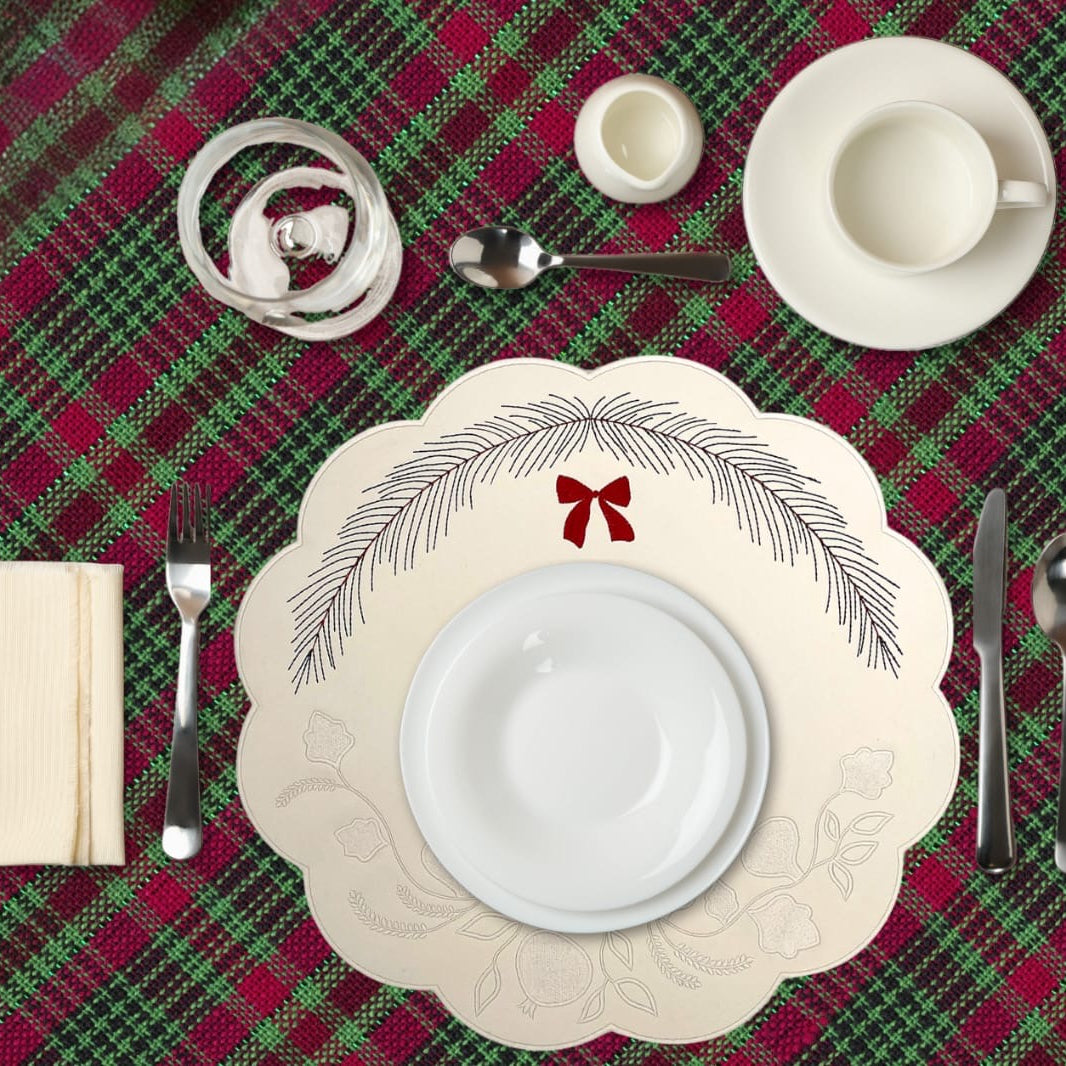 Aura White Round Faux Leather Placemat – perfect for weddings, formal dining, or special events — a luxury placemat made from eco-conscious vegan leather.