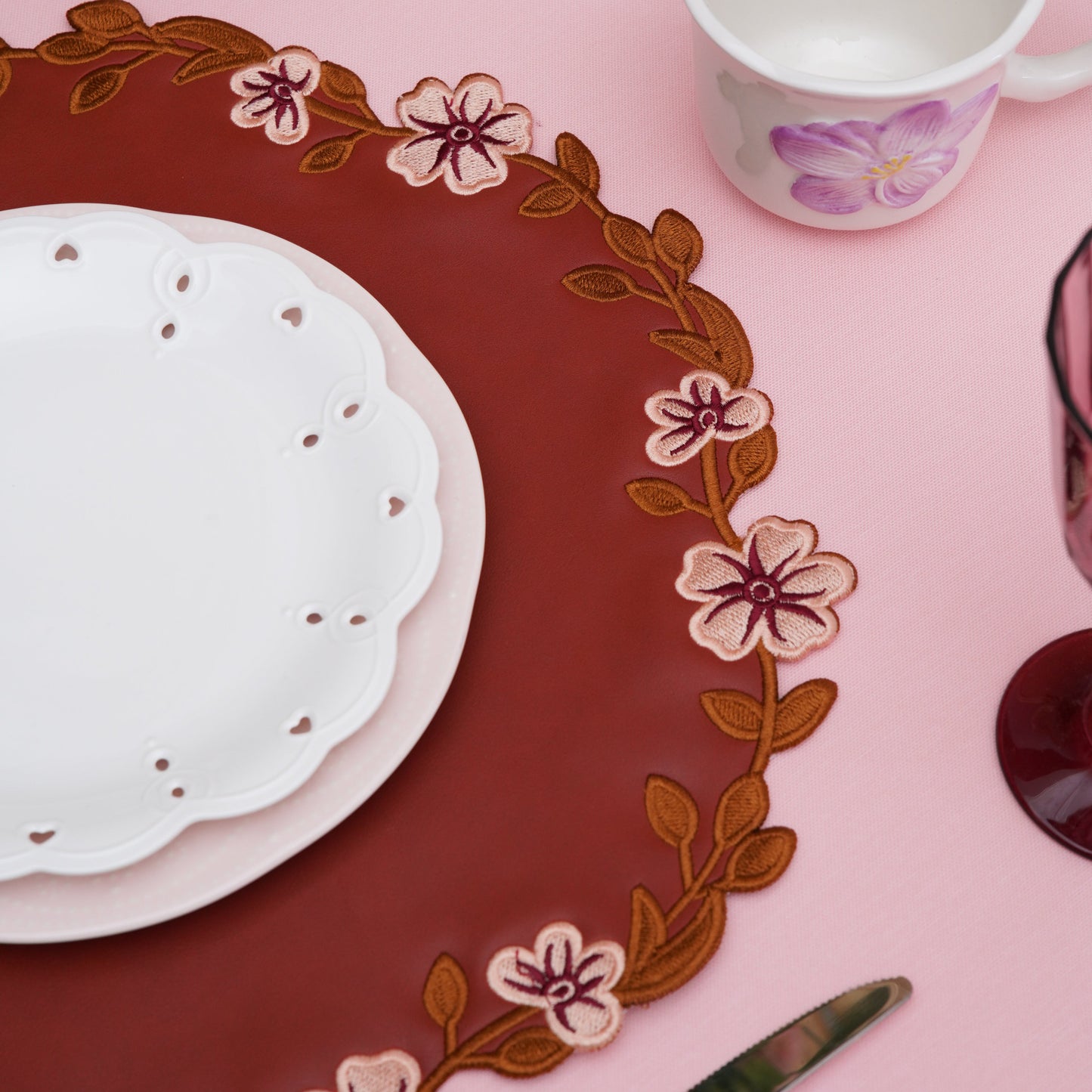 Eco-Friendly Faux Leather Placemat – Dark Orange – detailed with refined embroidery and double-layered strength, ideal for elegant dining.