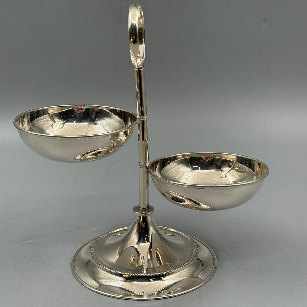 Stylish double bowl decorative metal stand for serving snacks and chocolates