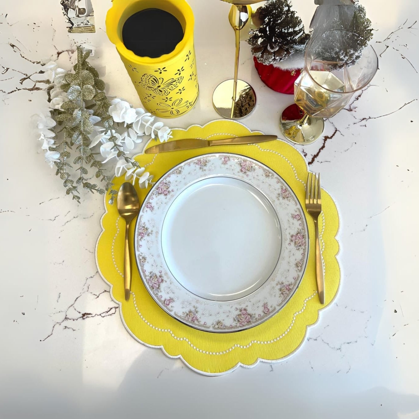 Halo Yellow Round Faux Leather Placemat – expertly handcrafted from eco-friendly, vegan faux leather with elegant embroidery and double-layered design, stain-resistant and durable.