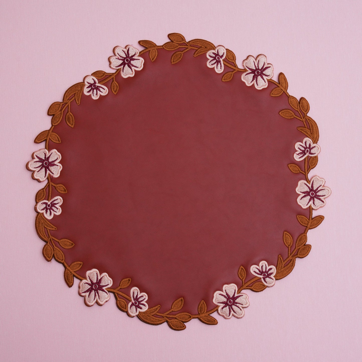 Orange Wedding Table Placemat – expertly made from faux leather for luxury events, blending functionality and premium aesthetics.
