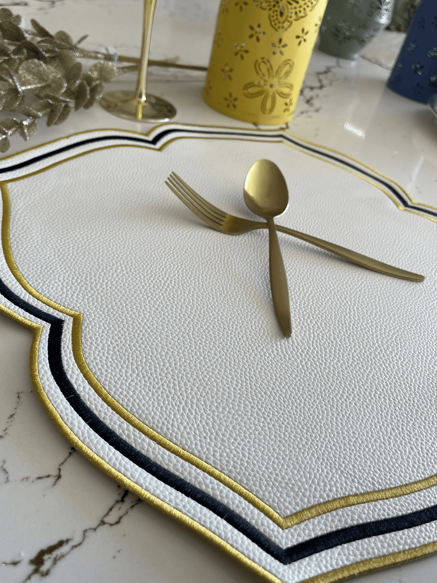 Stylish Zeal White Black Gold Placemat – Perfect for Modern Table Decor