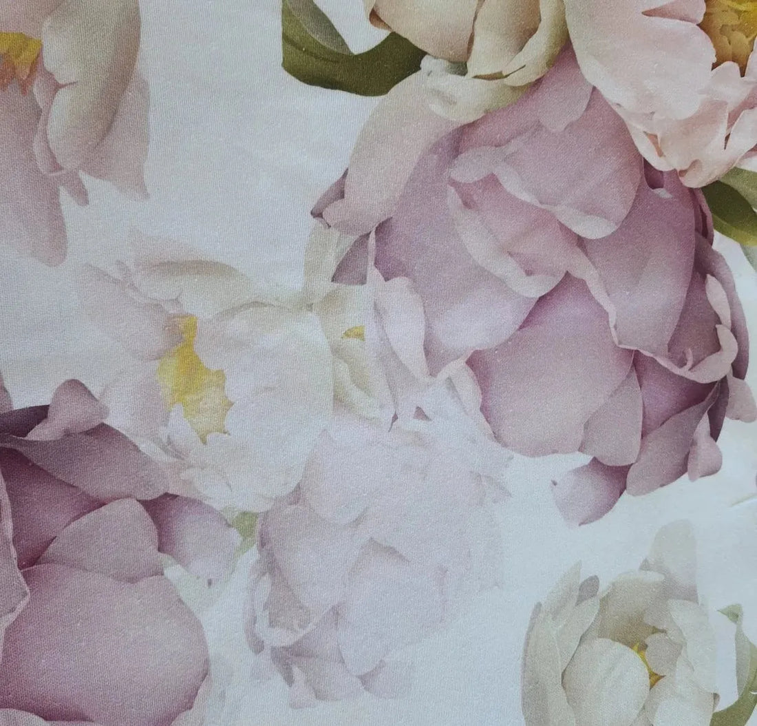 Soft & Romantic Valentine’s Brunch Table Ideas with Blush Florals and Pink Placemats