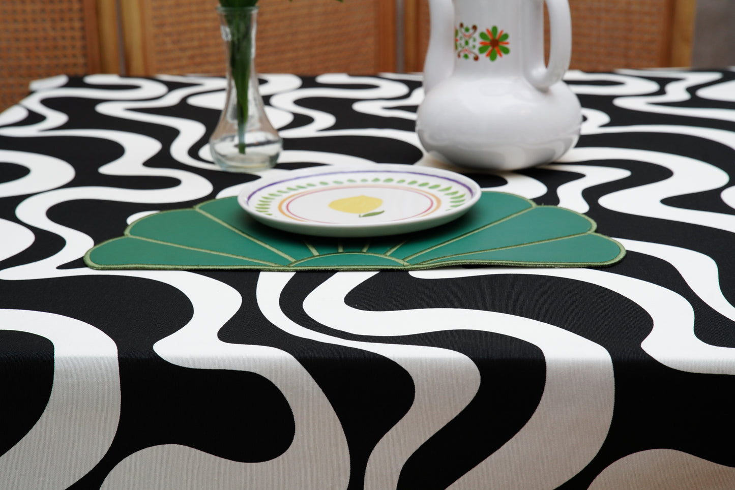 KIVO BLACK & WHITE RECTANGLE TABLECLOTH