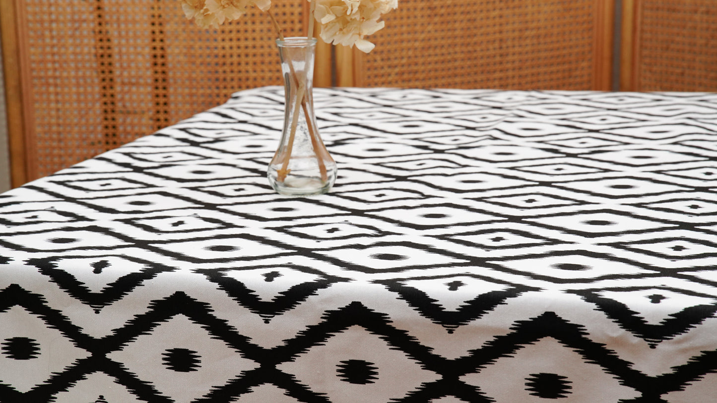 SOLANA BLACK & WHITE RECTANGLE TABLECLOTH