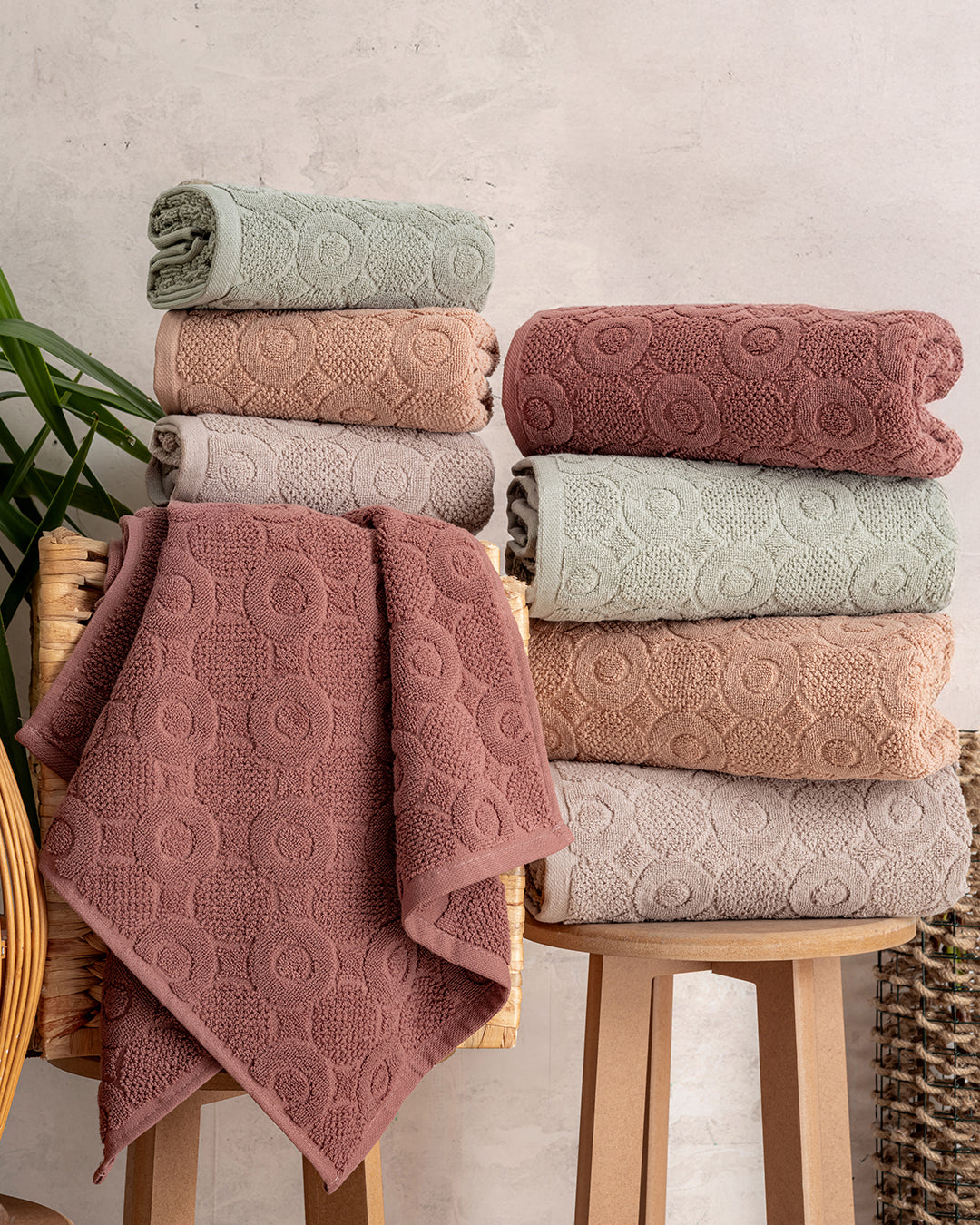 Serava Domino Embroidered Towel Set – Premium Hand & Kitchen Towels