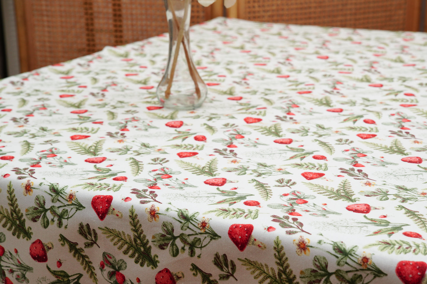 AURORA MUSHROOM RED & WHITE RECTANGLE TABLECLOTH
