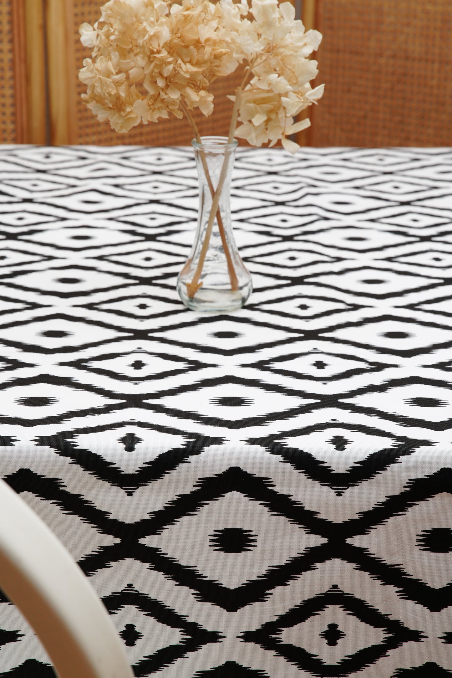 SOLANA BLACK & WHITE RECTANGLE TABLECLOTH