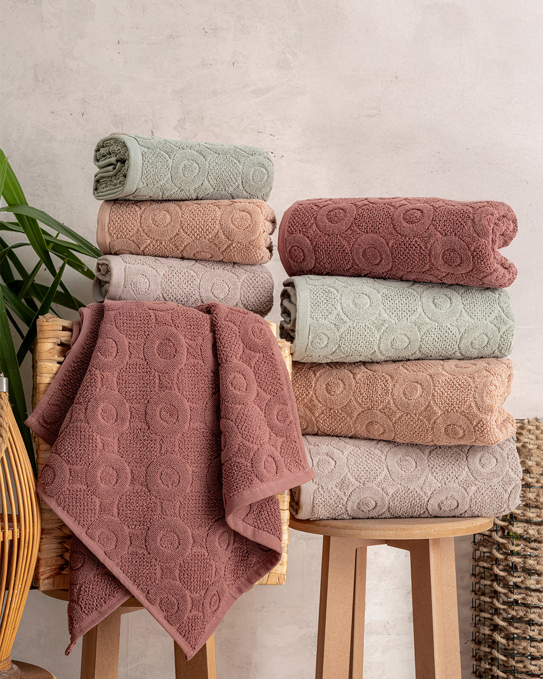 Serava Domino Embroidered Towel Set – Premium Hand & Kitchen Towels