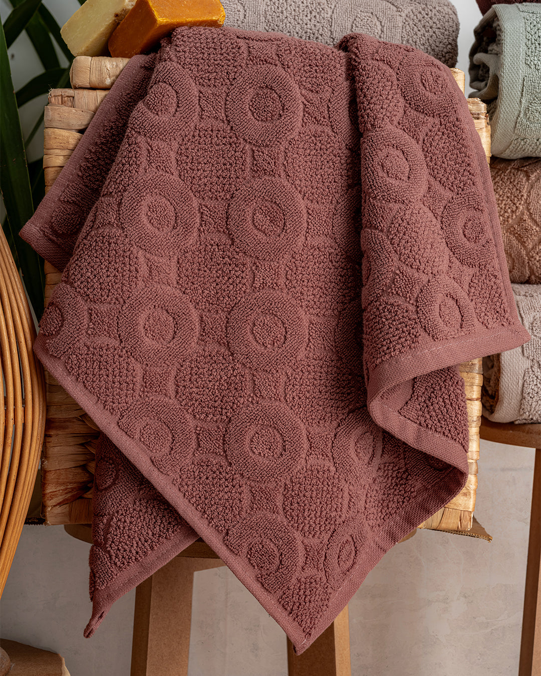 Serava Domino Embroidered Towel Set – Premium Hand & Kitchen Towels