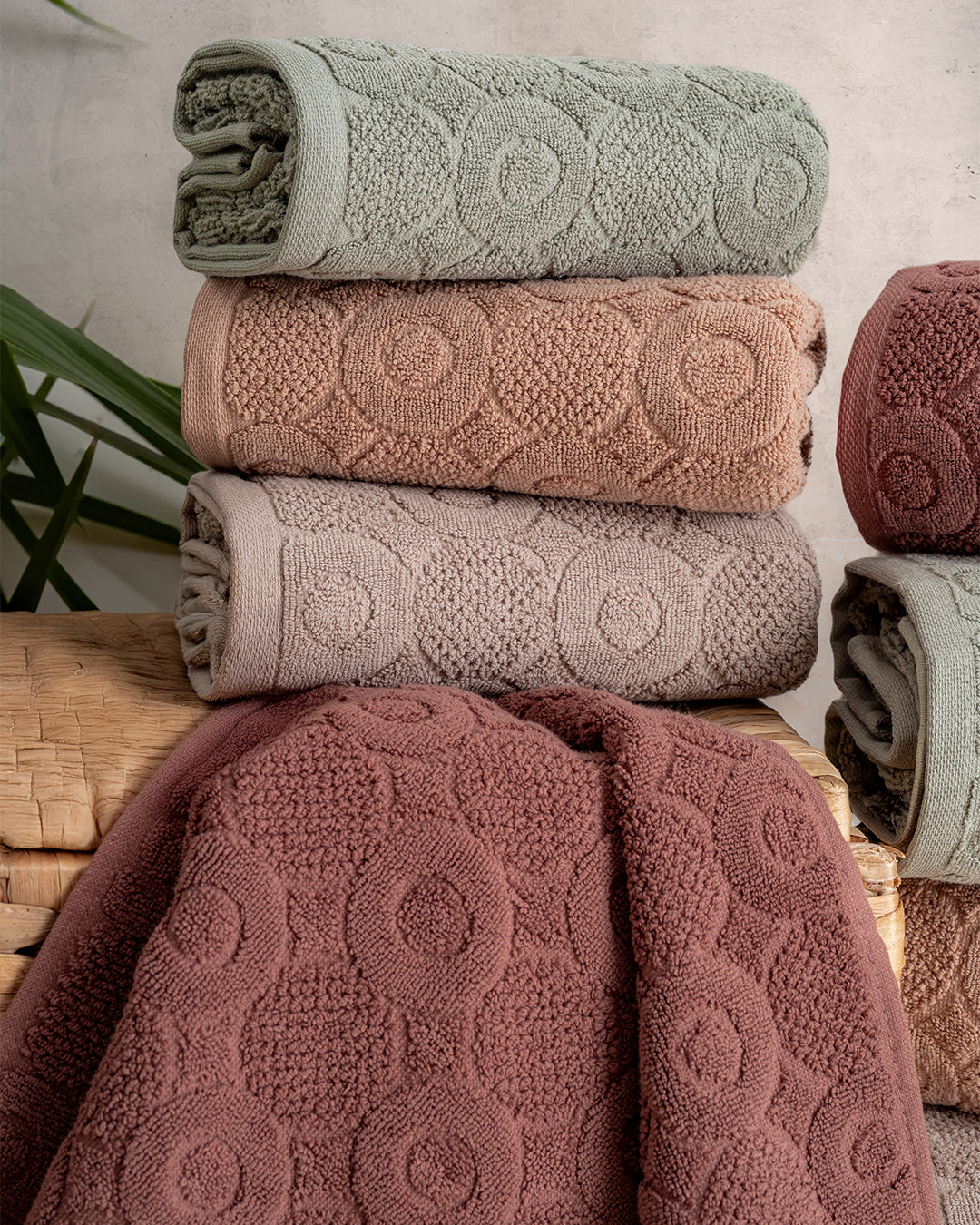 Serava Domino Embroidered Towel Set – Premium Hand & Kitchen Towels