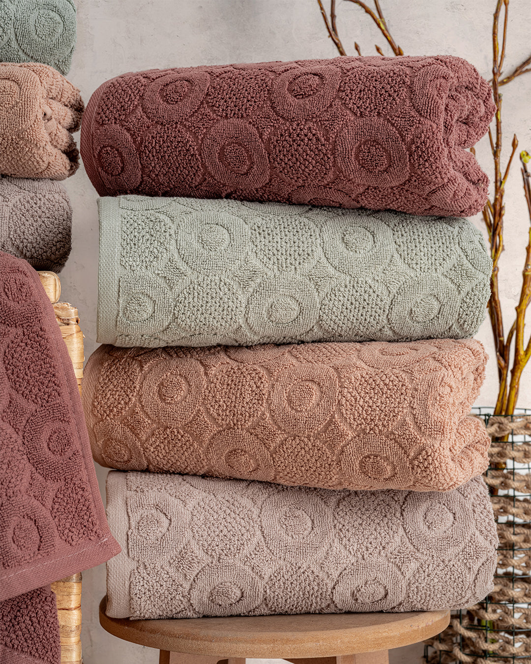 Serava Domino Embroidered Towel Set – Premium Hand & Kitchen Towels