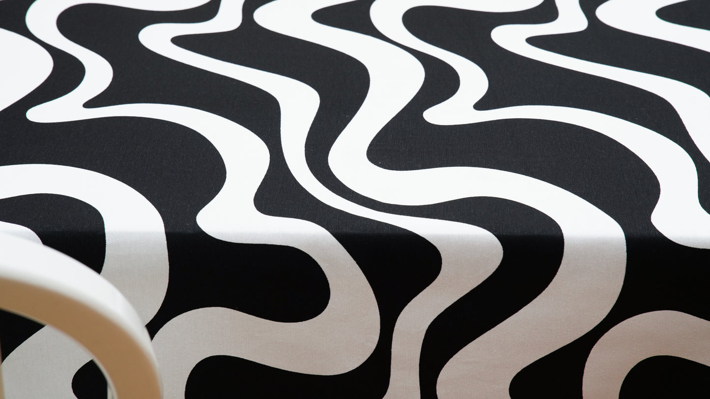 KIVO BLACK & WHITE RECTANGLE TABLECLOTH