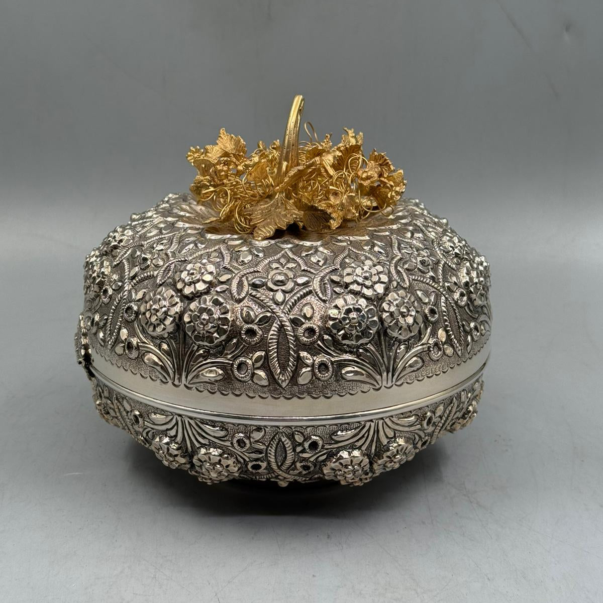 Bottom view of the 900 silver bonbonniere showing the artisan hallmark and the smooth silver base craftsmanship.