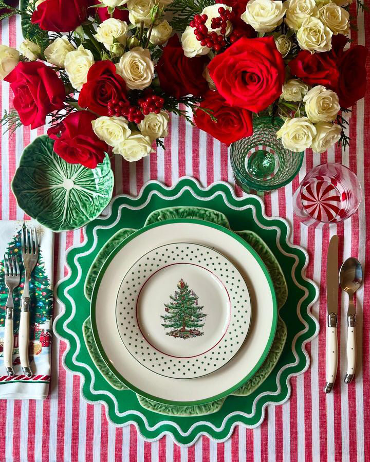 SOLACE GREEN & WHITE SCALLOPED FAUX LEATHER PLACEMAT