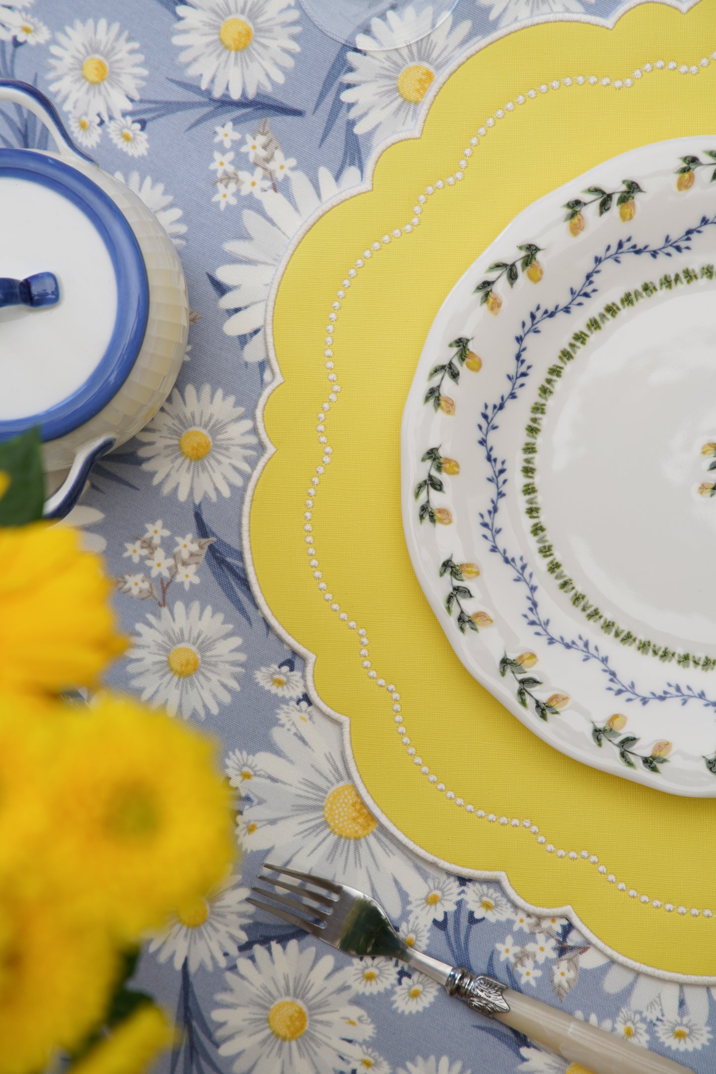 HALO YELLOW ROUND FAUX LEATHER PLACEMAT