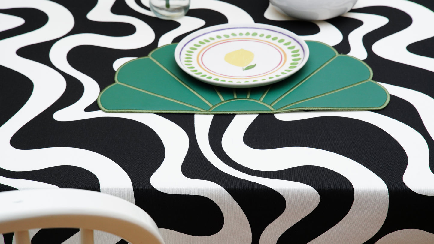 KIVO BLACK & WHITE RECTANGLE TABLECLOTH