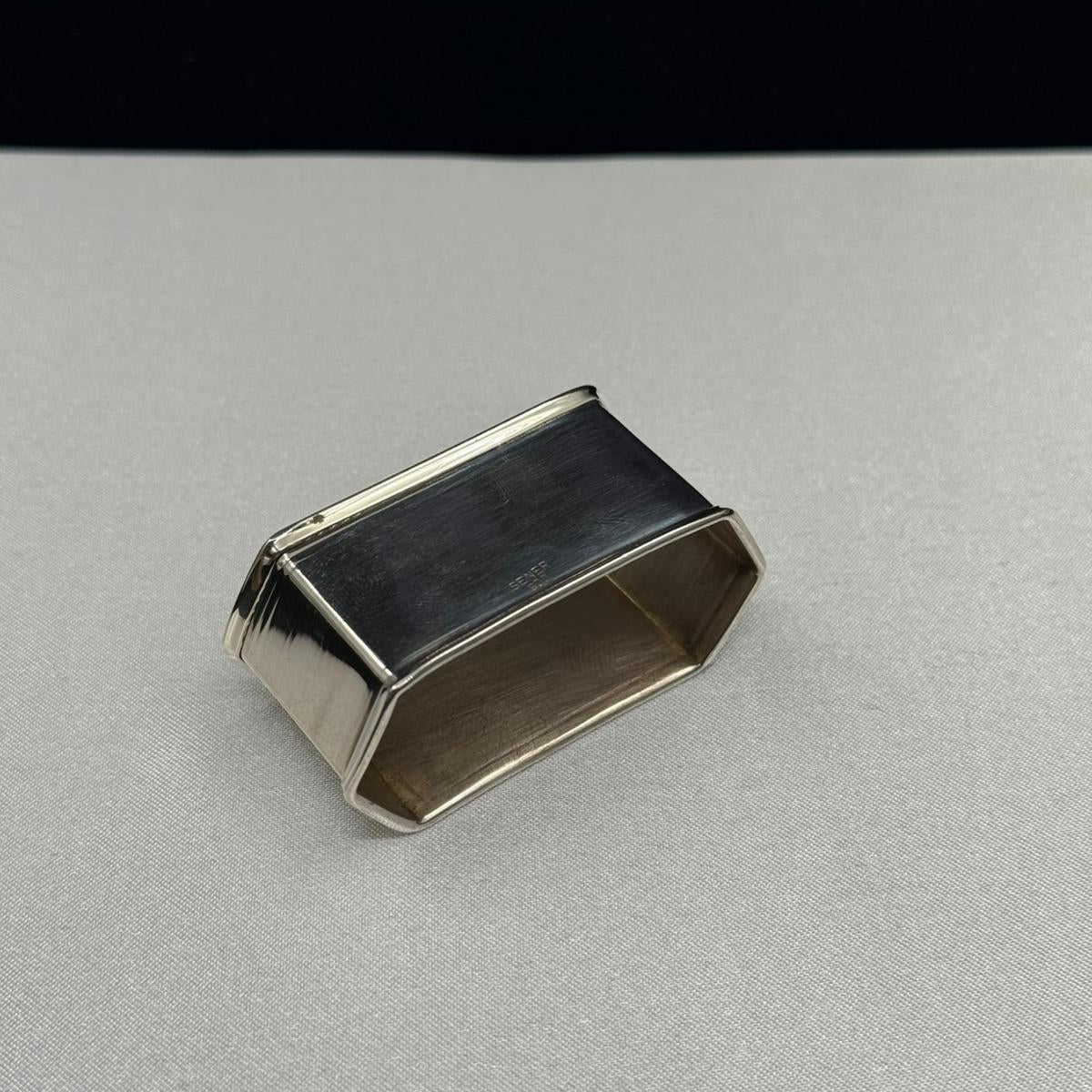 Elegant Hexagonal Silver Napkin Ring – Classic Table Setting Accessory