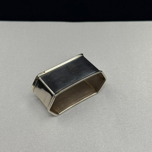 Elegant Hexagonal Silver Napkin Ring – Classic Table Setting Accessory