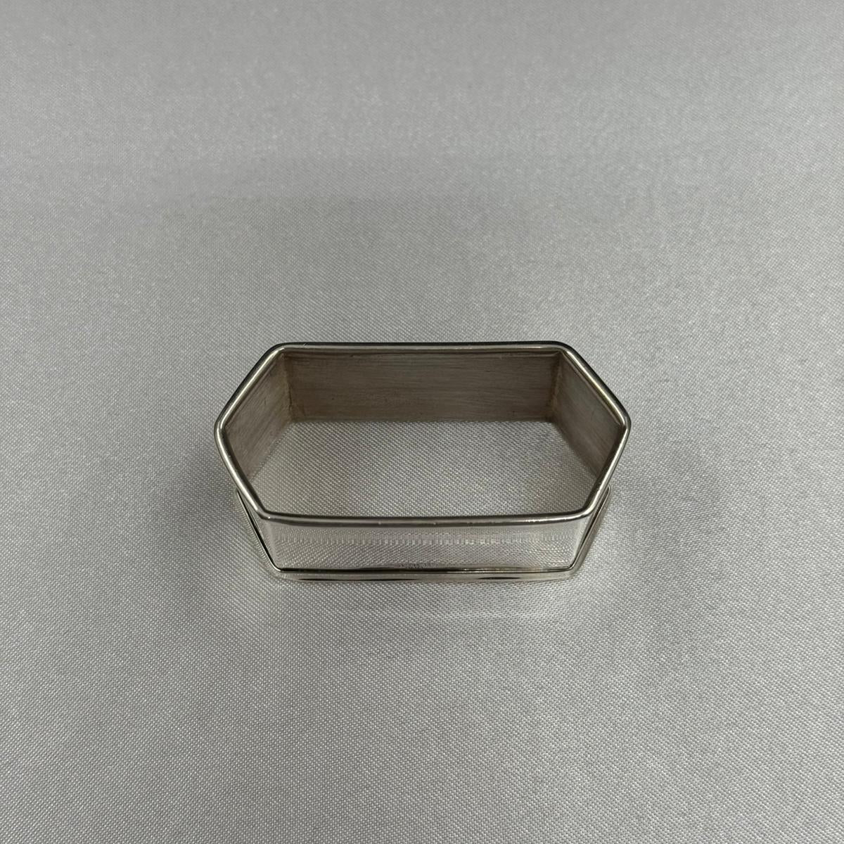 Elegant Hexagonal Silver Napkin Ring – Classic Table Setting Accessory