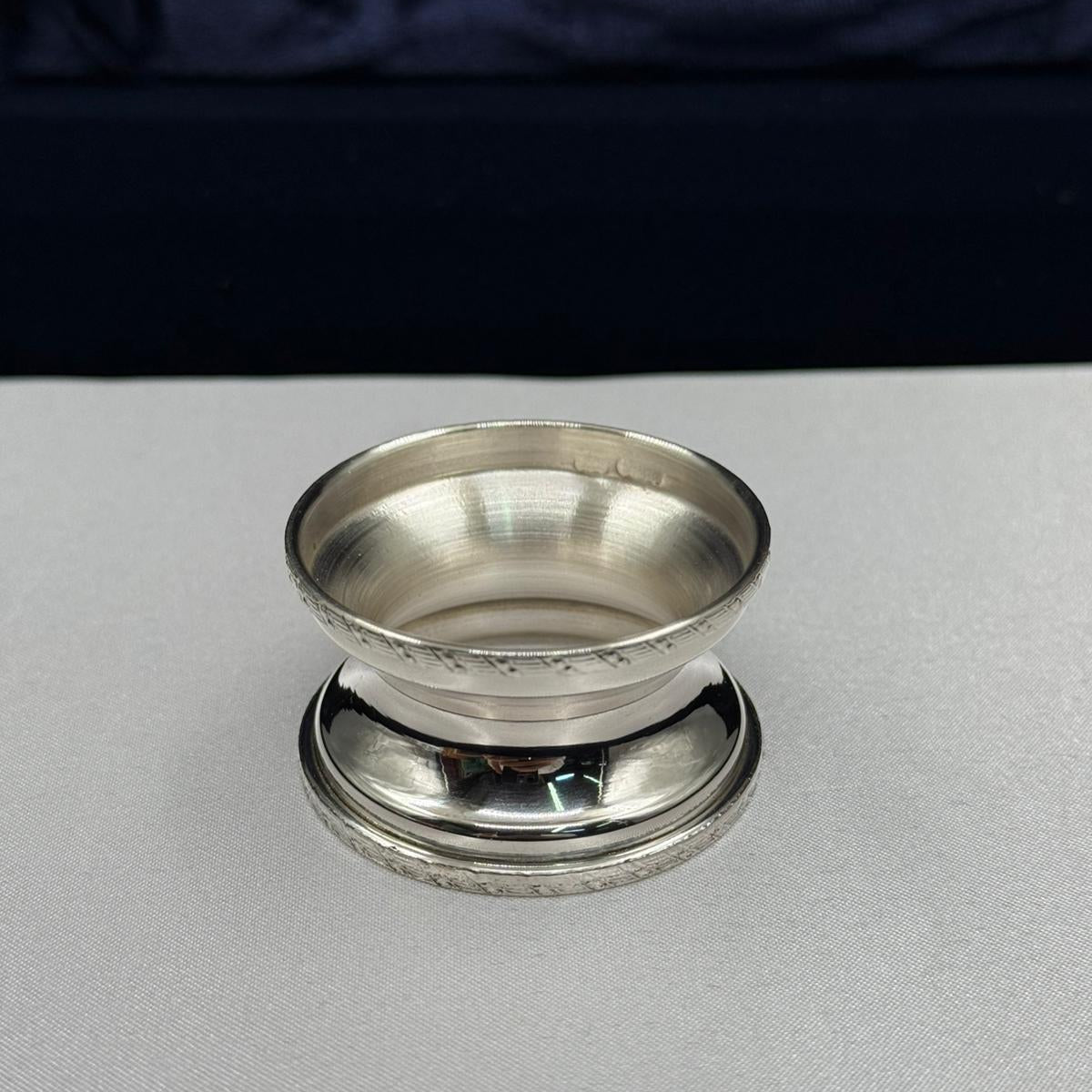Elegant Wheel-Style Silver Napkin Ring – Classic Decorative Table Accessory