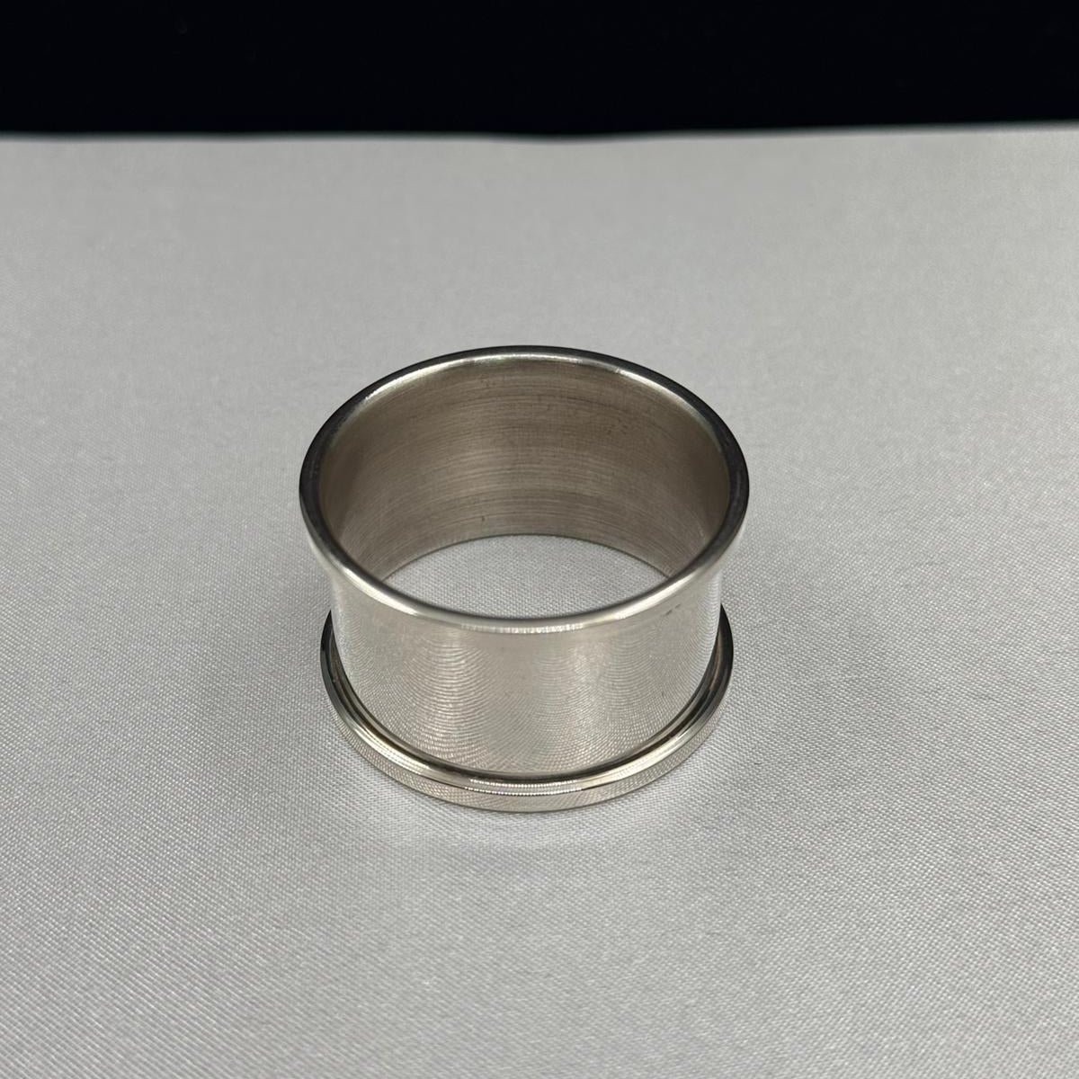 Classic Round Silver Napkin Ring – Timeless Dining Table Accessory