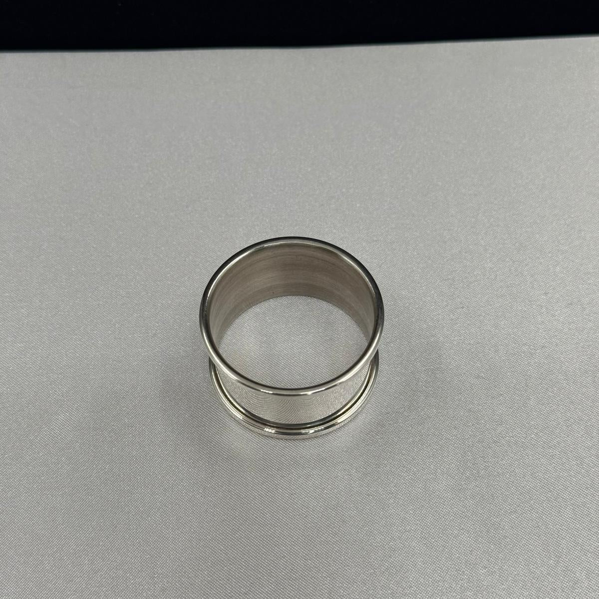 Classic Round Silver Napkin Ring – Timeless Dining Table Accessory