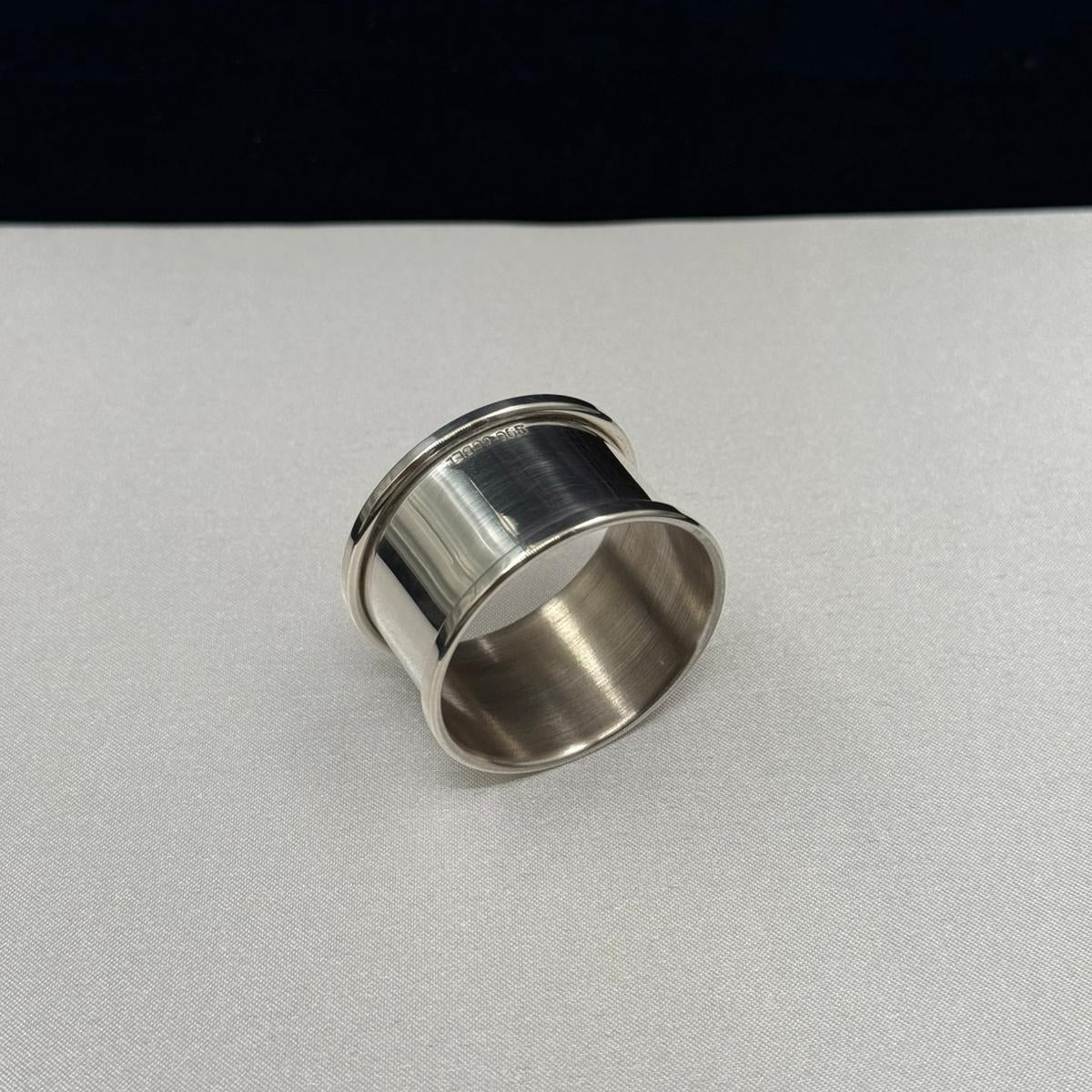 Classic Round Silver Napkin Ring – Timeless Dining Table Accessory