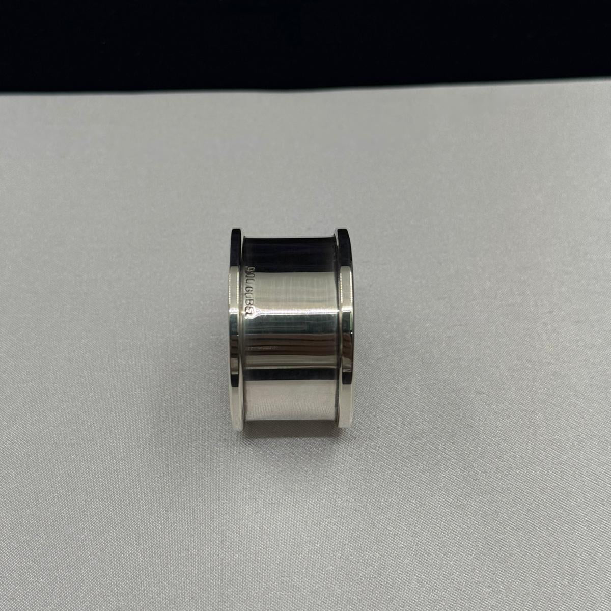 Classic Round Silver Napkin Ring – Timeless Dining Table Accessory