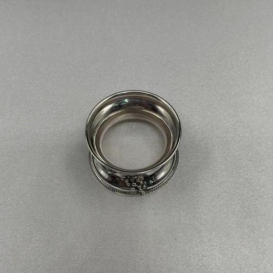 Grape Motif Silver Napkin Ring – Elegant Vineyard Inspired Table Decor