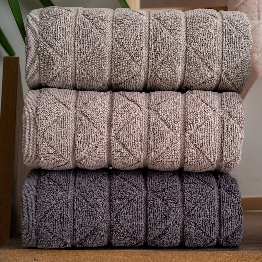 Serava Royal embroidered towel set presented for gifting housewarming and holidays by PNRDECOR ship from USA