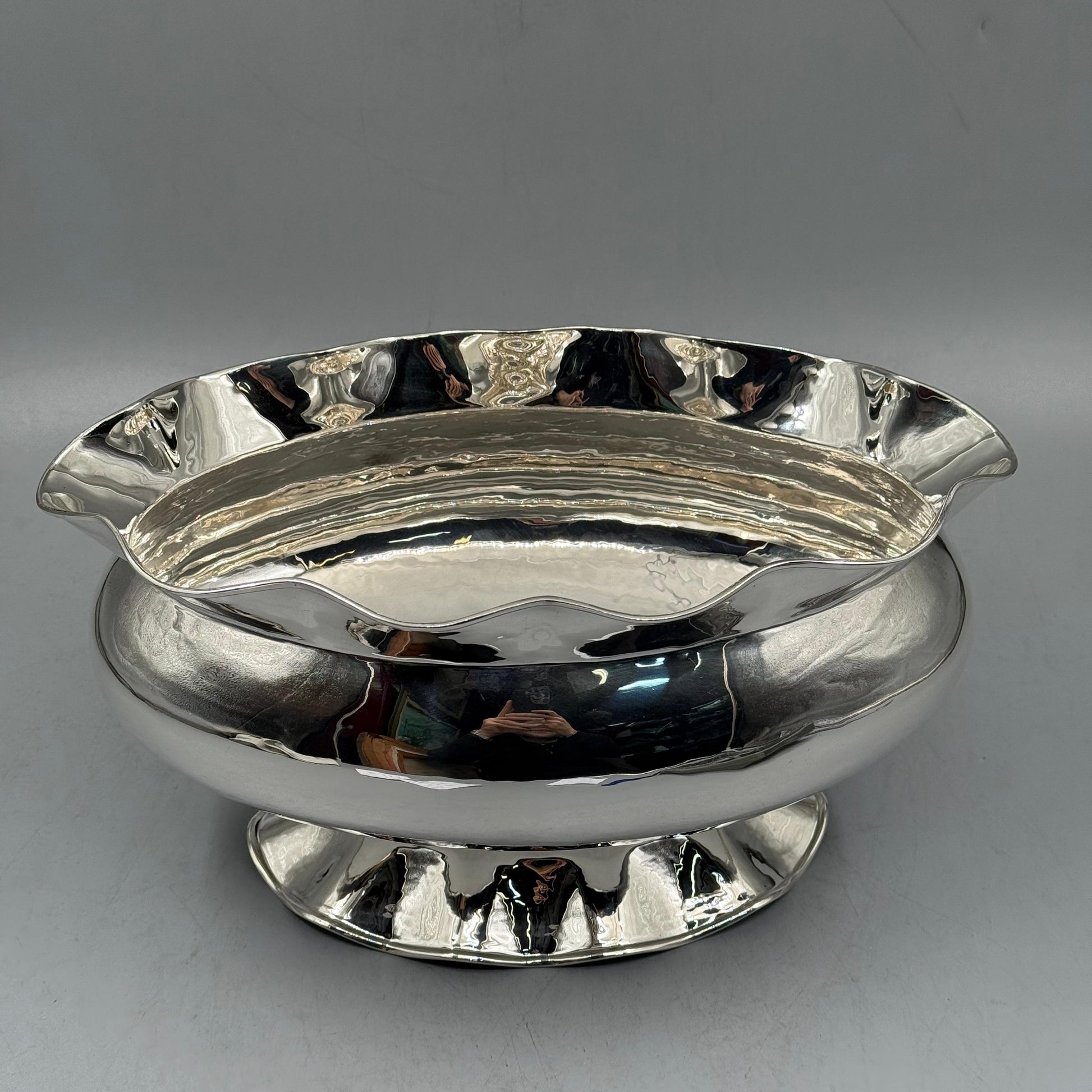 High polished deep silver centerpiece bowl with curved design by PNR Decor ship from USA