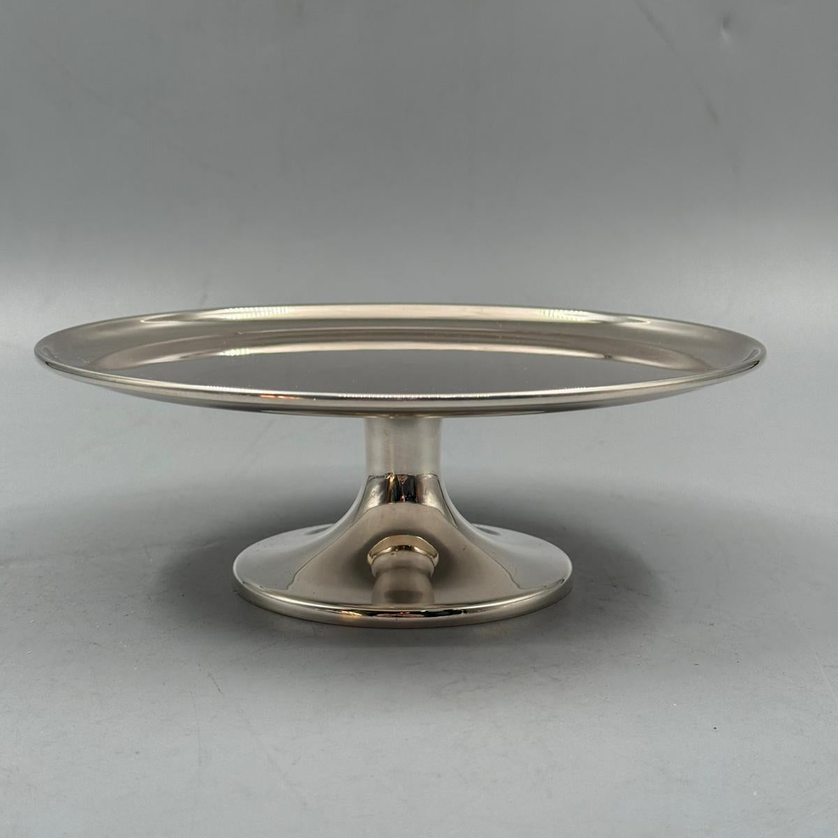 Elevated silver display plate with pedestal design for elegant table presentation