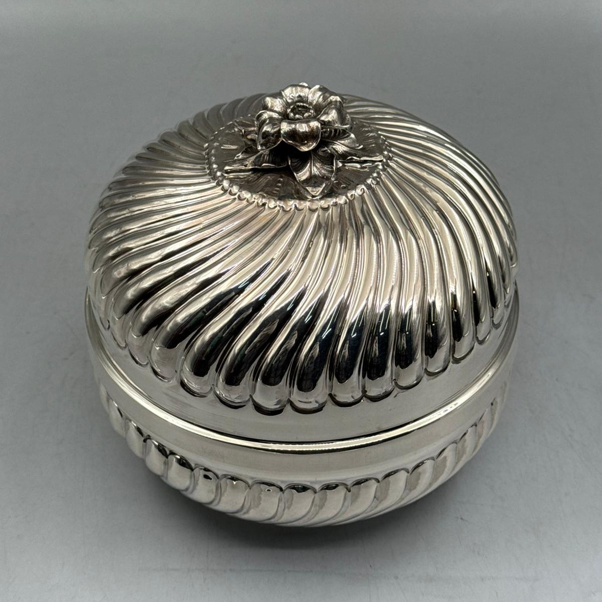Handcrafted 900 sterling silver bonbonniere with Bektashi-style swirled ribbed design and flower finial, made in Istanbul Grand Bazaar.