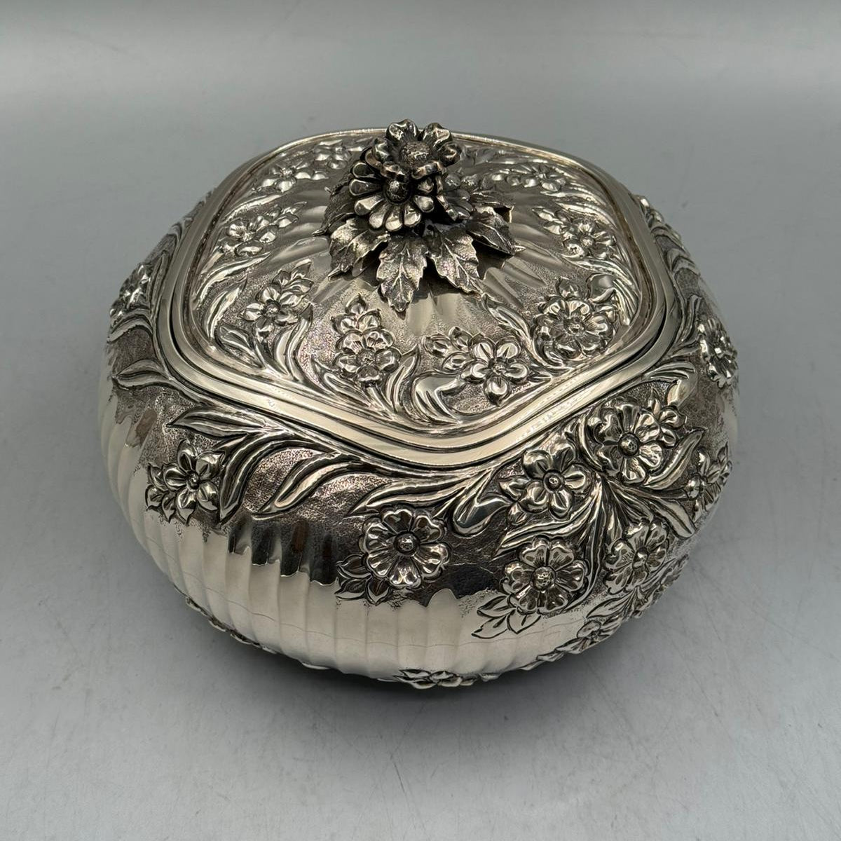 Hand-engraved 900 sterling silver floral bonbonniere with a detailed flower finial, handcrafted in Istanbul Grand Bazaar.