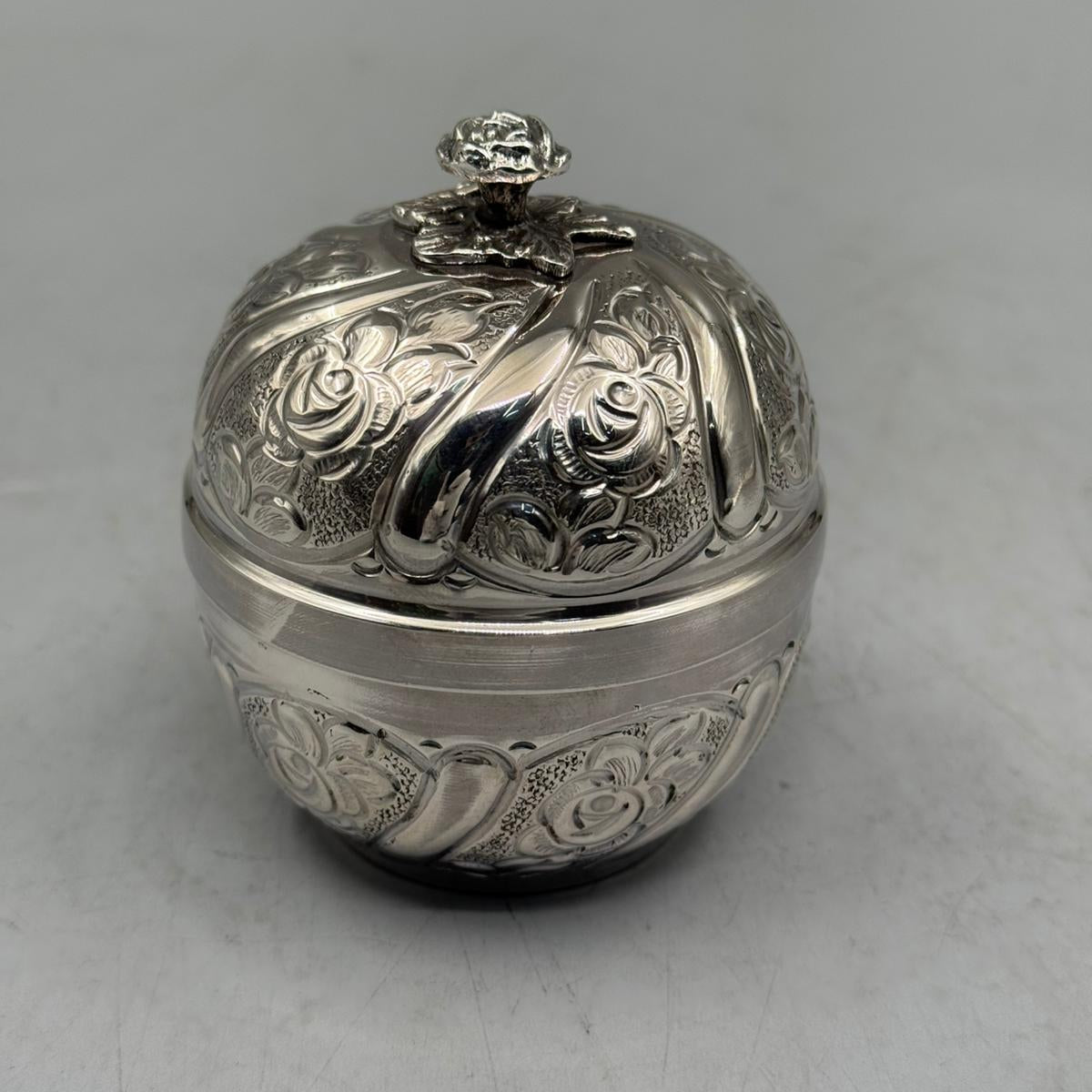Hand-engraved 900 sterling silver petite bonbonniere with rose inlaid motifs and a sculpted rose finial, made in Istanbul Grand Bazaar.