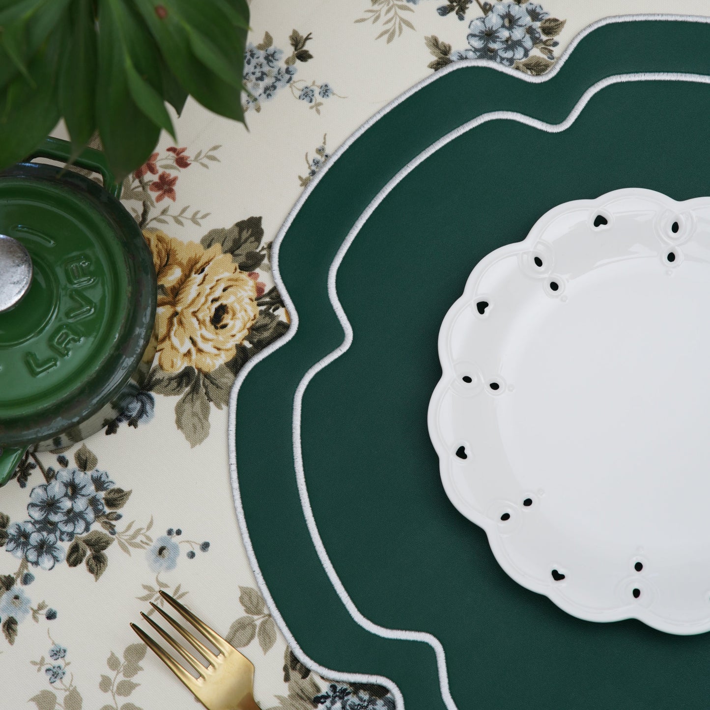 Decorative dining mat crafted for elegant and reusable table settings