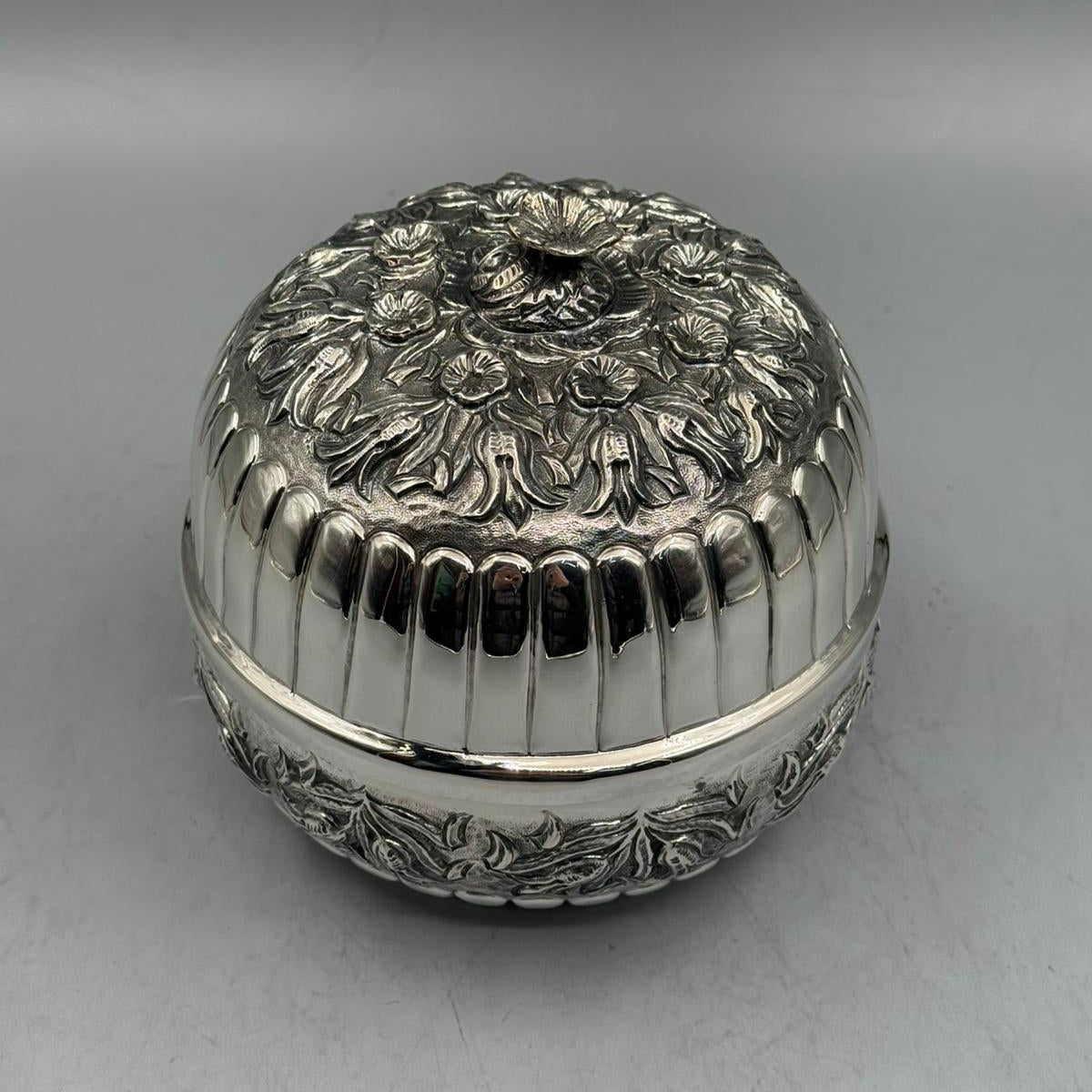 Front view of a 644g solid silver candy dish featuring a ribbed body and intricate hand-engraved flower patterns.