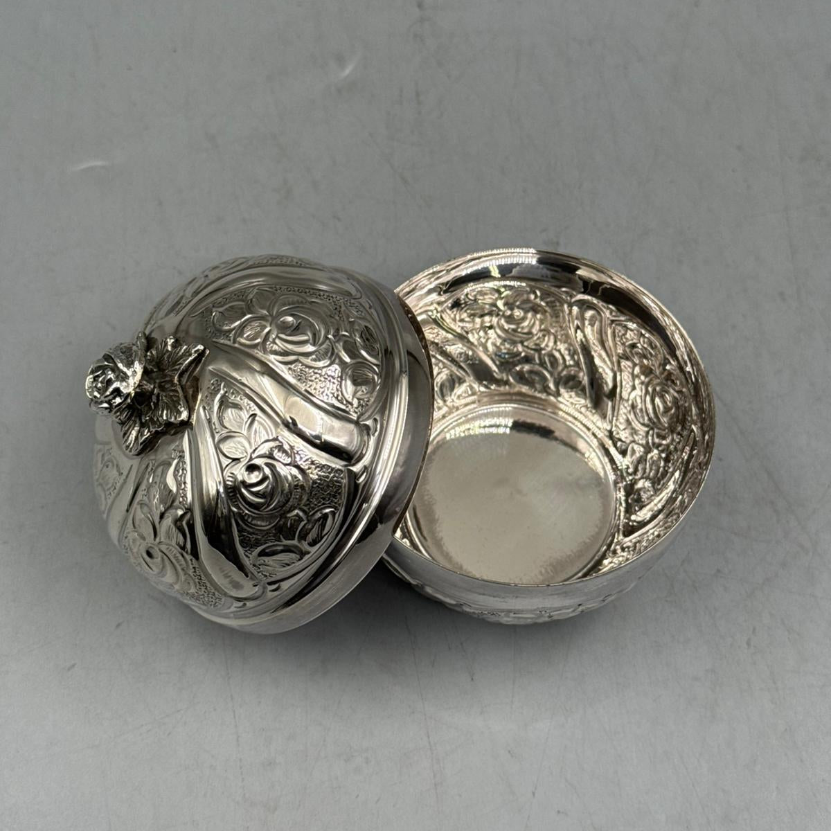 Interior view of the 132g solid silver mini bonbonniere showing the high-polish finish and the continuation of floral engravings on the body.
