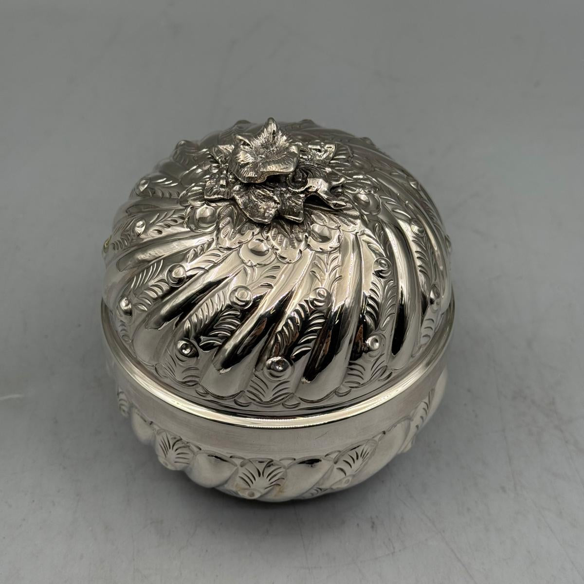 Front view of a 280g solid silver petite candy dish featuring a swirled row-inlaid design and a detailed floral finial.