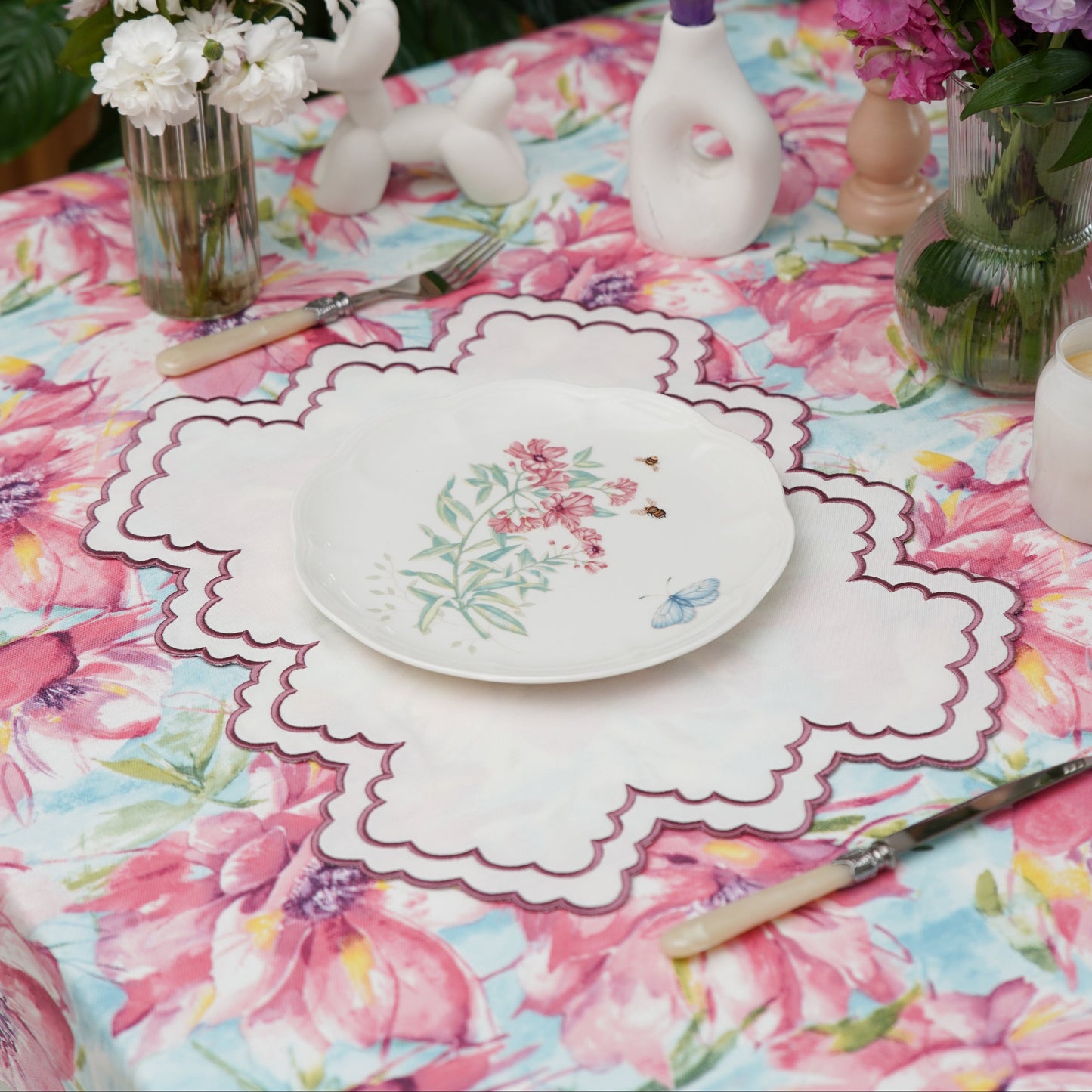 Ivy pink round fabric placemat displayed in a clean minimal table setup by PNRDECOR ship from USA