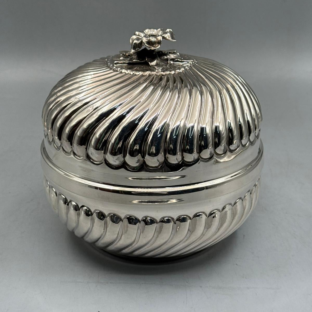 Full front profile of the 20cm diameter Bektashi-style silver bonbonniere, a premium centerpiece for luxury home decor.