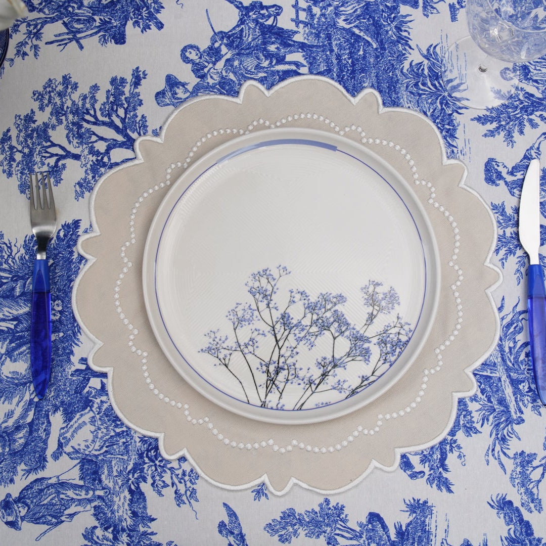 Decorative table styling using the Harmony scalloped cotton placemat