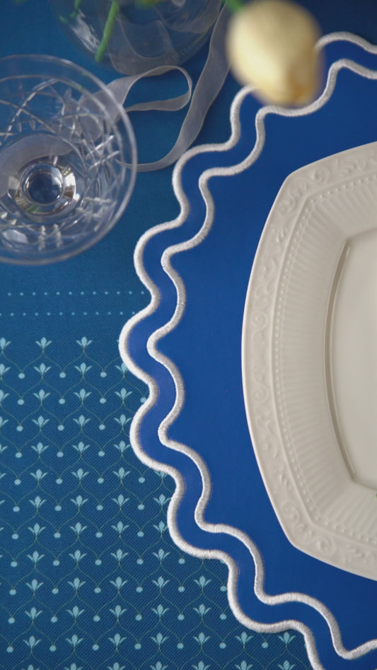 SOLACE BLUE & WHITE SCALLOPED FAUX LEATHER PLACEMAT