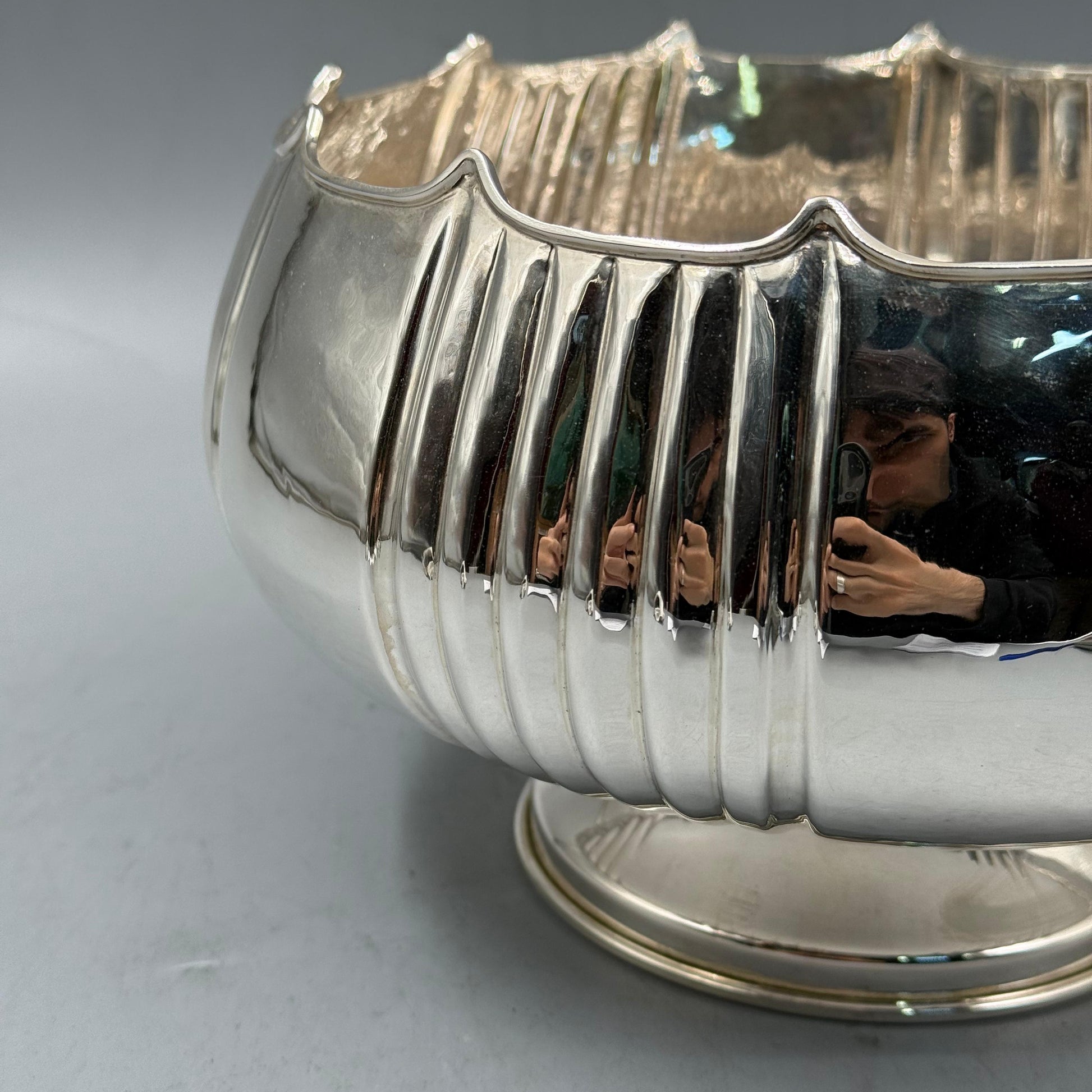 Angled view of vertical ribbed design silver centerpiece bowl by PNR Decor ship from USA