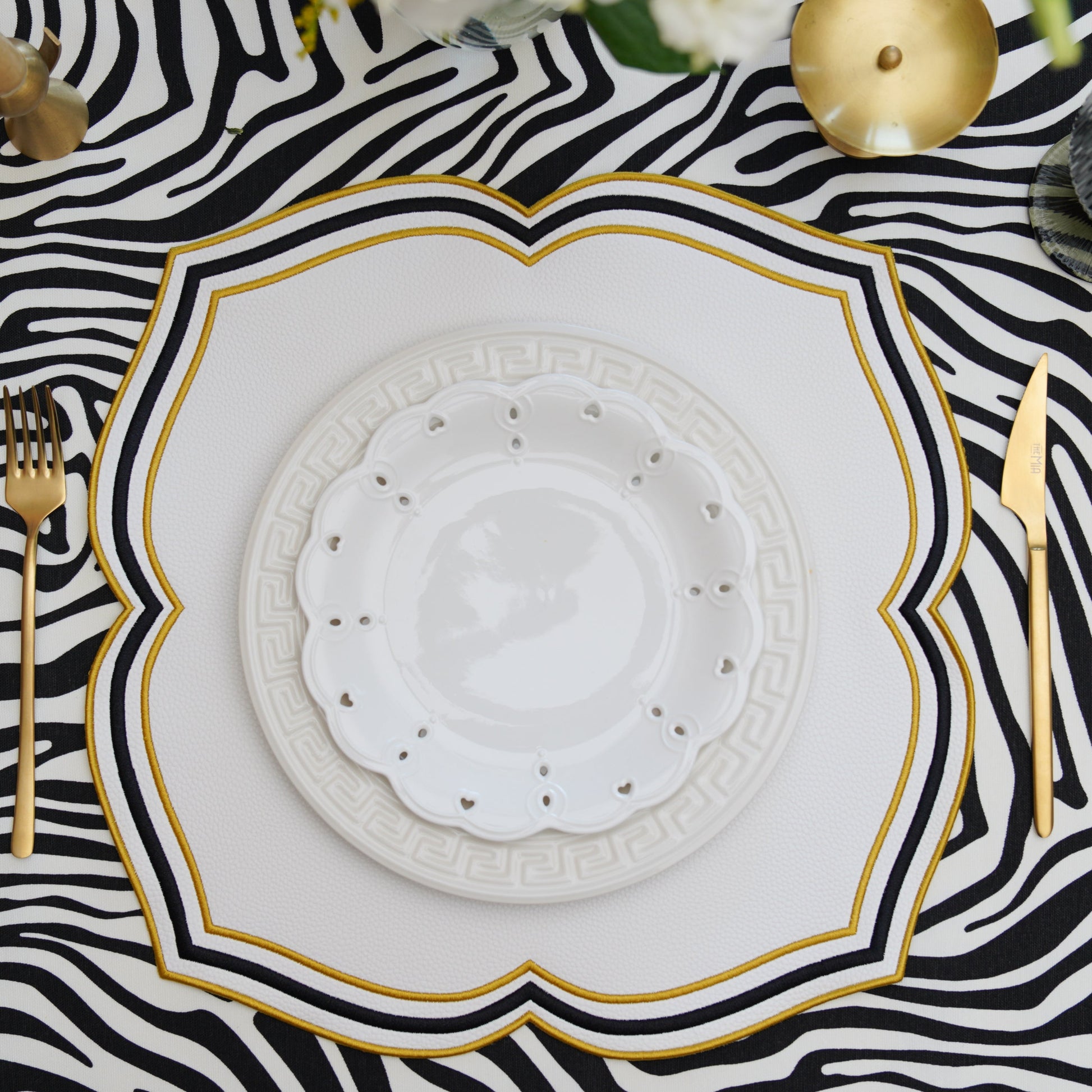 Designed with hospitality in mind, this square placemat blends minimalist style and high-end texture for a polished look.